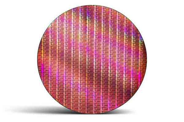 1641342390_intel-12th-gen-mobile-wafer_story