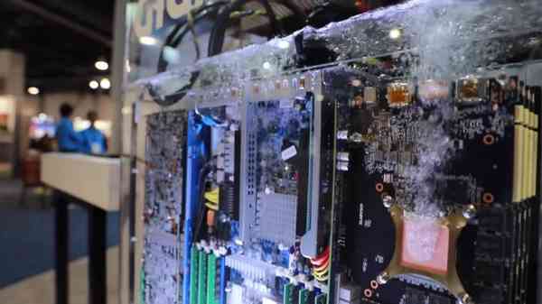 1642163271_immersion_cooling_source-_gigabyte_youtube_story 1642163271_immersion_cooling_source-_gigabyte_youtube_story