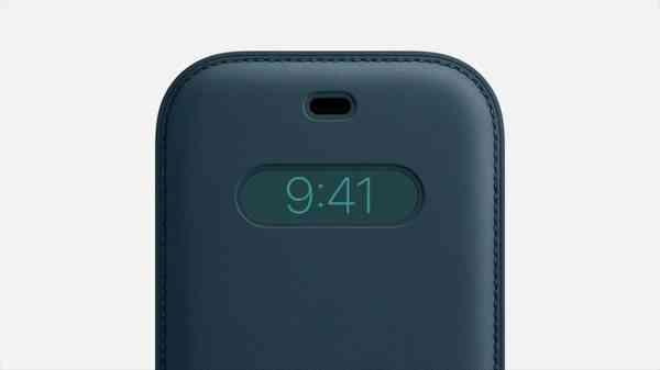 38245-72556-Apple-Leather-Sleeve-Clock-xl