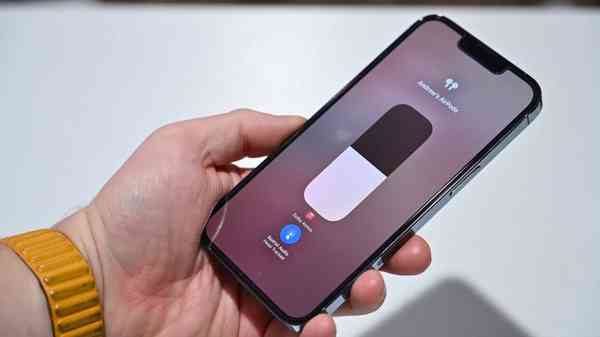 45459-88542-AirPods-3-Spatial-Audio-xl