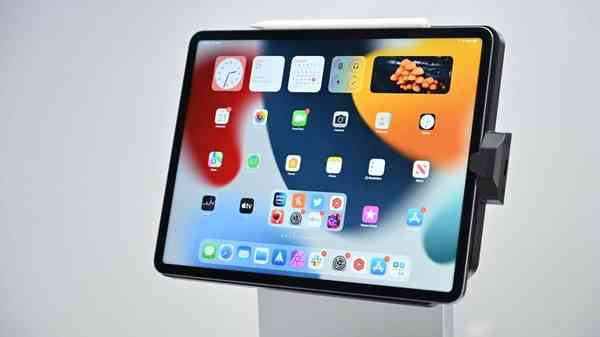 46557-90910-Kensington-StudioDock-with-iPad-xl