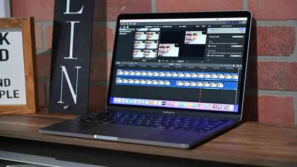 48767-96095-Final-Cut-Pro-on-13-inch-MacBook-pro-xl