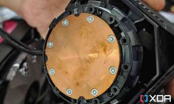 ASUS-ROG-Ryujin-II-360-AIO-copper-plate
