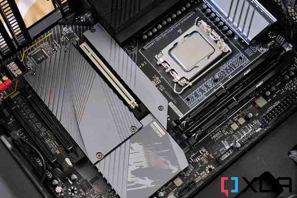 Gigabyte-Z690-Aorus-Pro-motherboard