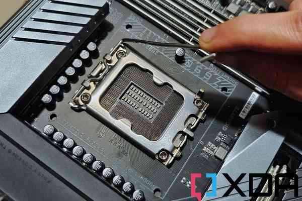 How-to-install-a-CPU-on-the-motherboad-intext