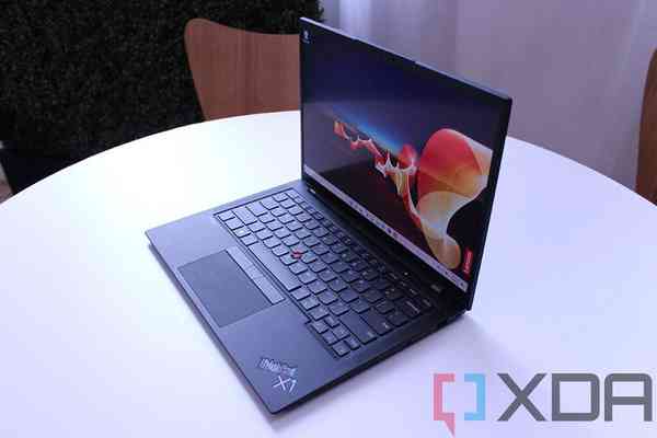 Lenovo-ThinkPad-X1-Carbon-Gen-10-1-1024x683-2 Lenovo-ThinkPad-X1-Carbon-Gen-10-1-1024x683-2