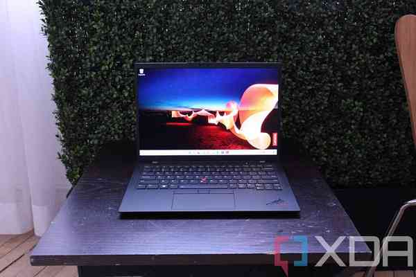 Lenovo-ThinkPad-X1-Carbon-Gen-10-2-1024x683-3 Lenovo-ThinkPad-X1-Carbon-Gen-10-2-1024x683-3