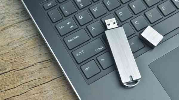 Make-a-Bootable-Windows-10-USB-Drive-2-scaled-1