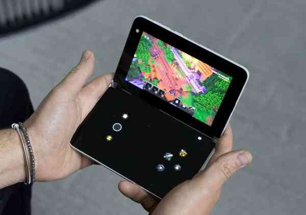 Microsoft-Surface-Duo-Xbox-Touch-controls