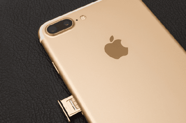 SIM-Card-Ejection-iPhone-Example-640x426-1 SIM-Card-Ejection-iPhone-Example-640x426-1