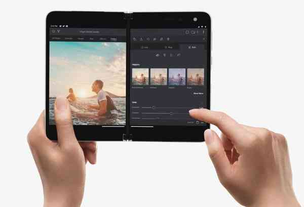 Surface-Duo-portrait