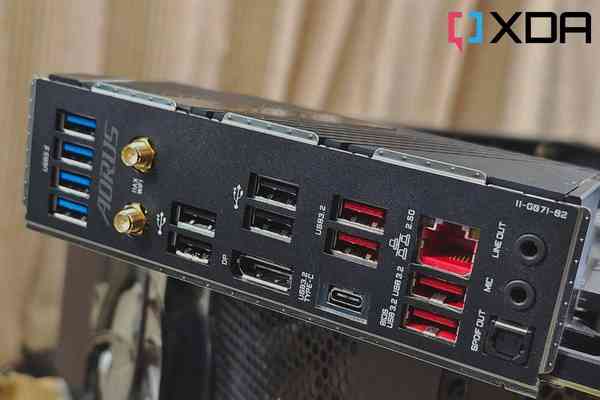 Z690-Aorus-Pro-motherboard-IO-panel