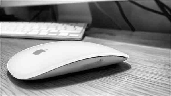 apple-magic-mouse-desk