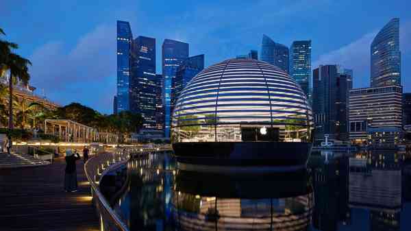 apple_nso-marina-bay-sands_exterior_09072020_Full-Bleed-Image.jpg.large_2x
