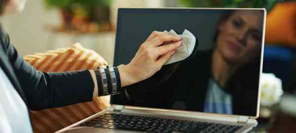 clean-laptop-screen-chromebook-screen-featured