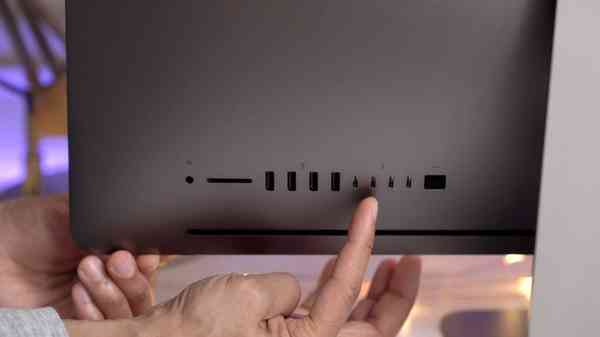 iMac-Pro-Thunderbolt-3-Port-Rear