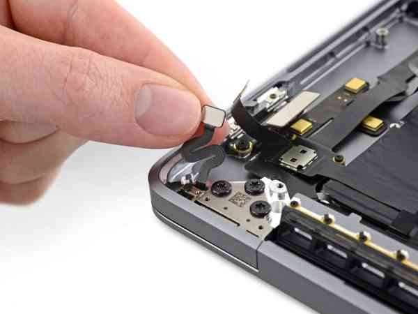 ifixit-16-inch-macbook-pro-lid-angle-sensor-800x600-1