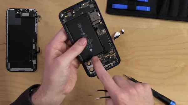 ifixit-iphone1201 ifixit-iphone1201