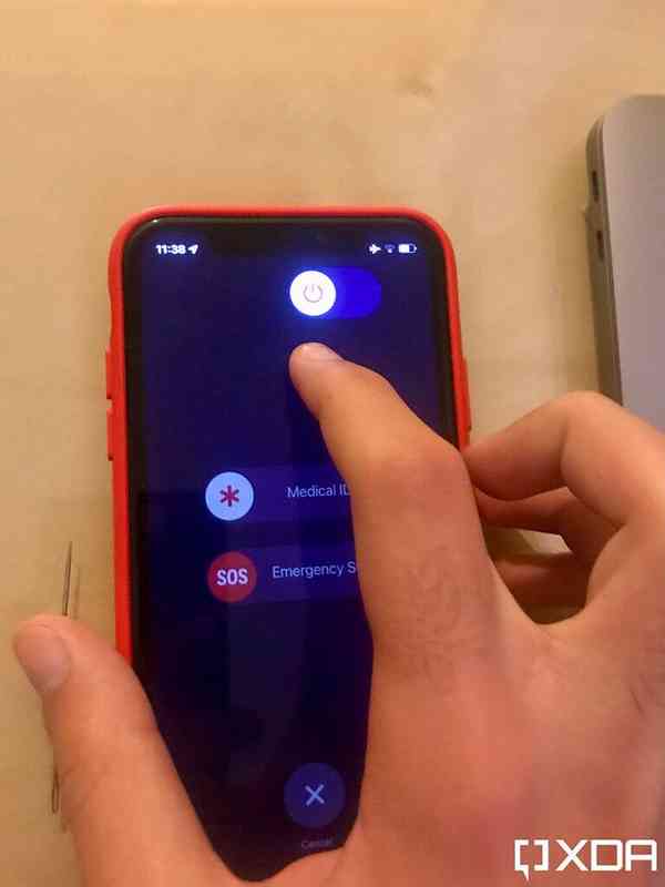 insert-sim-card-on-iPhone-3-768x1024-1
