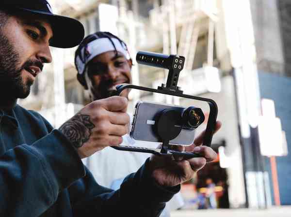 moment-mobile-filmmaker-cage-for-magsafe-2 moment-mobile-filmmaker-cage-for-magsafe-2