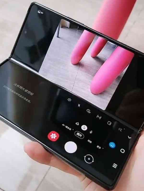 samsung-galaxy-z-fold-2-flex-mode
