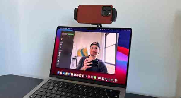 twelve-south-hoverbar-duo-iphone-continuity-camera
