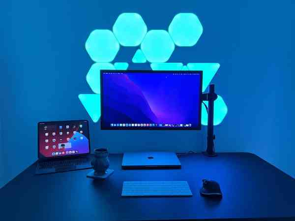 vivo-monitor-arm-with-lg-ultrafine-4k-display