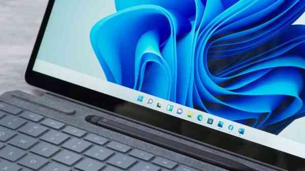 win11-desktop-1024x576-1 win11-desktop-1024x576-1