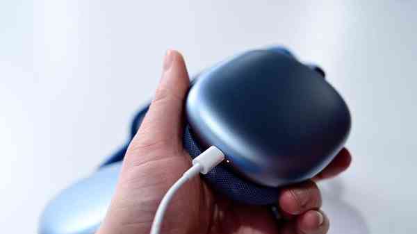 39376-75393-AirPods-Max-LED-xl