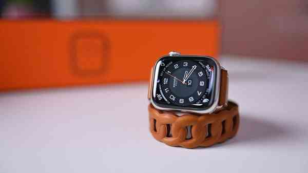 45590-88735-Hermes-Apple-Watch-Series-7-Front-of-Box-xl 45590-88735-Hermes-Apple-Watch-Series-7-Front-of-Box-xl