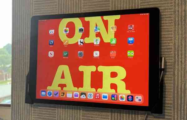 49149-95945-888-On-Air-Wallpaper-xl