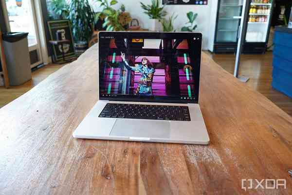 MacBook-Pro-M1-Max-2021-XDA-ssdffeffke20309309-1024x683-1