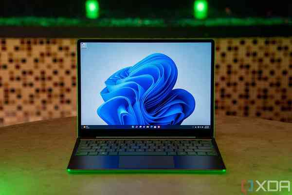 Surface-Laptop-Go-2-11-1024x683-1 Surface-Laptop-Go-2-11-1024x683-1