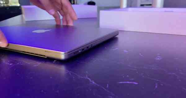 macbook-pro-thickness-1 macbook-pro-thickness-1