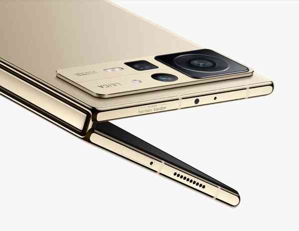 mi-fold3-cam-1024x792-1