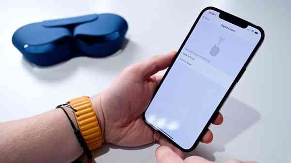 39376-75395-Digital-Crown-controls-xl