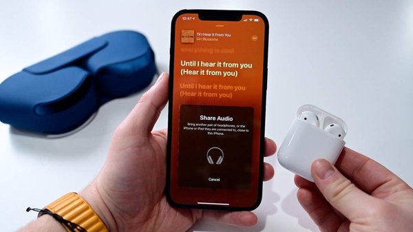 39376-75396-Share-Audio-with-AirPods-Max-xl