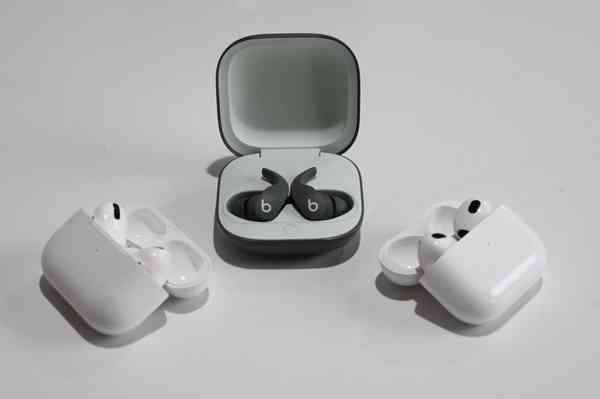 45518-88616-Beats-and-AirPods-xl 45518-88616-Beats-and-AirPods-xl