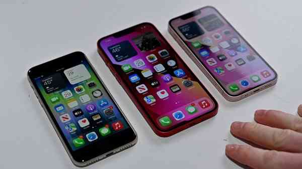 47394-93170-iPhone-SE-vs-iPhone-13-vs-iPhone-13-mini-displays-xl