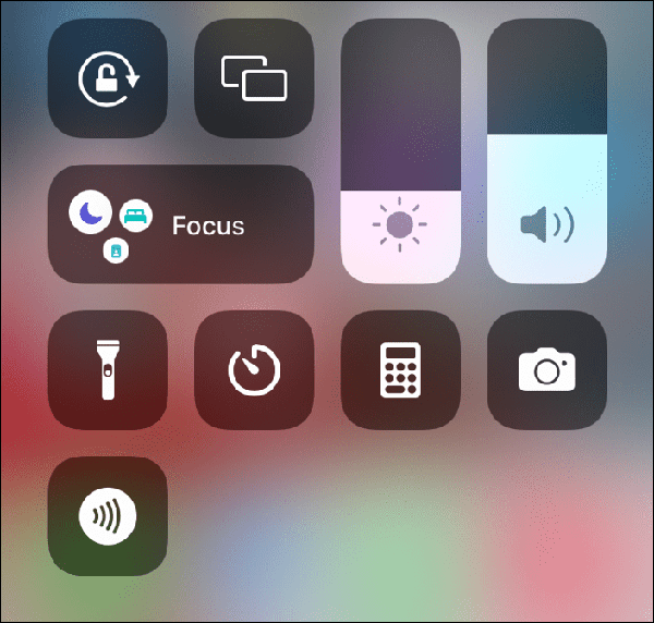 9-iPhone-8-flashlight 9-iPhone-8-flashlight