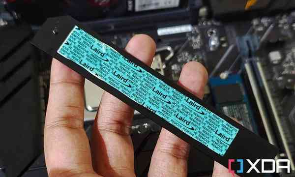 ASUS-TUF-Gaming-Z690-Plus-WiFi-D4-m2-heatsink-thermal-pad