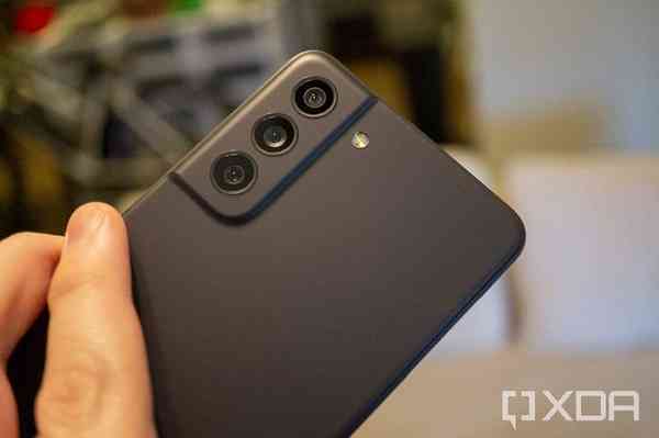 Galaxy-S21-vs-S21-FE-2-1024x682-1