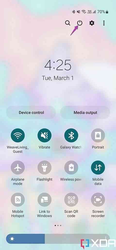 Galaxy-S22-Ultra-quick-settings-with-arrow-pointing-at-power-button-1-478x1024-1