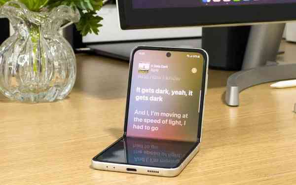 Galaxy-Z-Flip-3-review-02