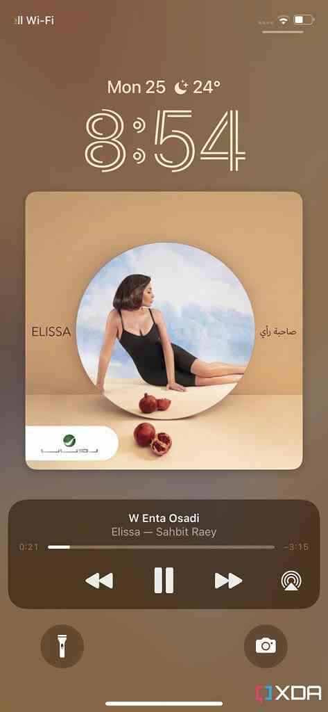 How-to-enable-full-screen-album-art-on-the-iOS-16-iPhone-Lock-Screen-3-473x1024-1