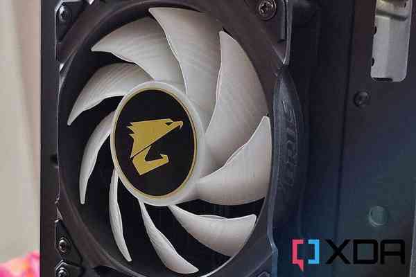 How-to-install-a-CPU-cooler-4-1024x683-1 How-to-install-a-CPU-cooler-4-1024x683-1