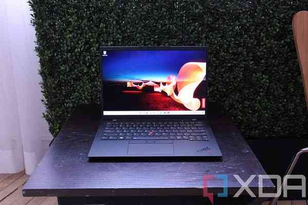 Lenovo-ThinkPad-X1-Carbon-Gen-10-2-1024x683-1