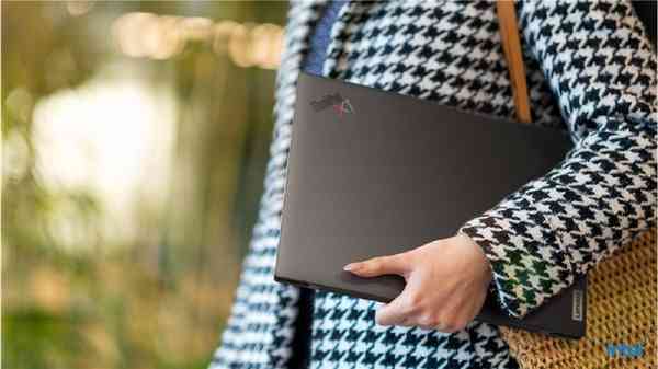 Lenovo-ThinkPad-X1-Carbon-Gen-10-2