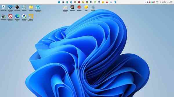 Move-the-Windows-11-Taskbar-to-the-top-and-change-the-icon-size-with-Taskbar11