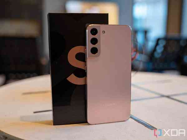 Samsung-Galaxy-S22-Plus-Unboxing-XDA-2-1024x769-1 Samsung-Galaxy-S22-Plus-Unboxing-XDA-2-1024x769-1